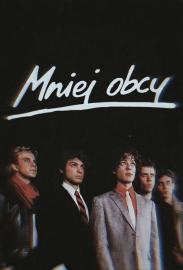 Mniej obcy filmas