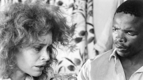 The Grass Is Singing filmas žiurėti online