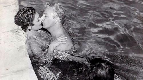 Look in Any Window filmas žiurėti online