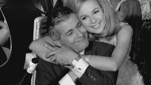 Throbs at the Desk filmas žiurėti online