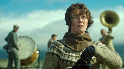 Kariaujanti moteris filmas žiurėti online