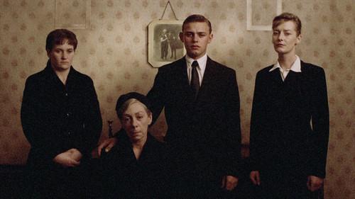 Distant Voices, Still Lives filmas žiurėti online