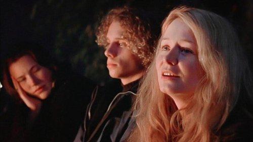 Julie Walking Home filmas žiurėti online