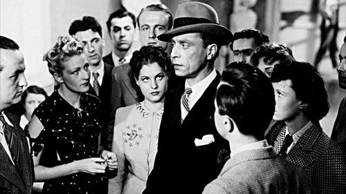 The Curtain Rises filmas žiurėti online