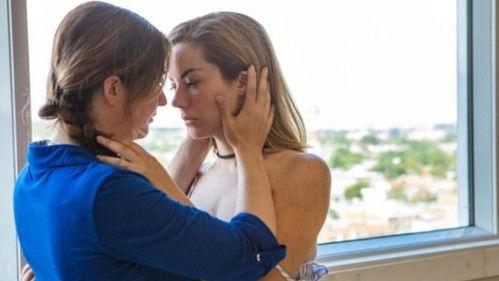 Between Them filmas žiurėti online