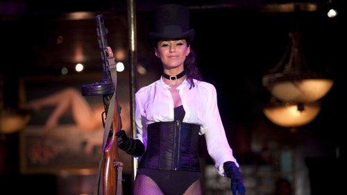 Girl Walks Into a Bar filmas žiurėti online