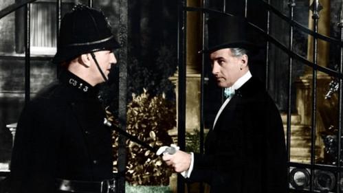 Footsteps in the Fog filmas žiurėti online