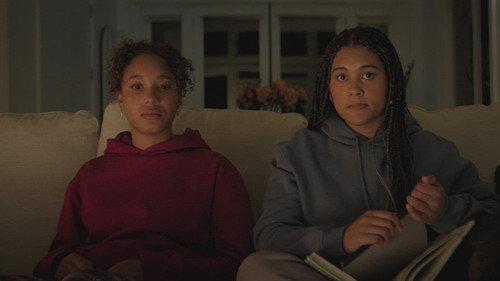 Don't Trust the Girls Upstairs filmas žiurėti online