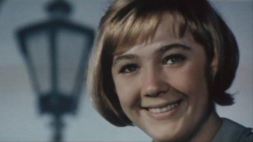 Passing Through Moscow filmas žiurėti online