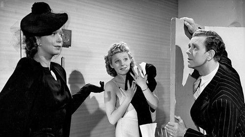 En herre med bart filmas žiurėti online