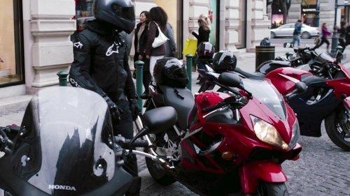 Anti-Social filmas žiurėti online