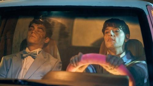 Vienišiausias vaikinas žemėje filmas žiurėti online