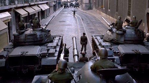 April Captains filmas žiurėti online