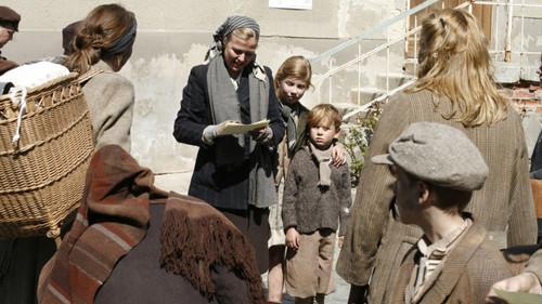 Ein Dorf schweigt filmas žiurėti online