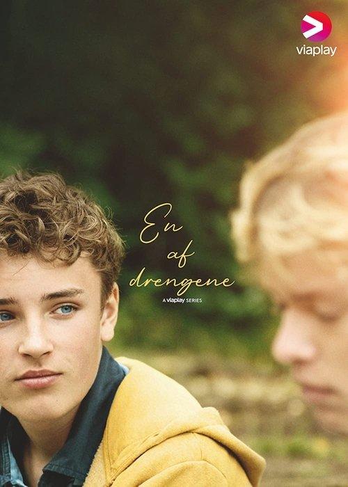 En af drengene filmas online