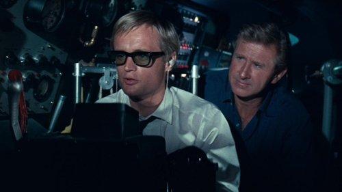 Around the World Under the Sea filmas žiurėti online