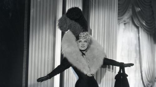 Every Day's a Holiday filmas žiurėti online